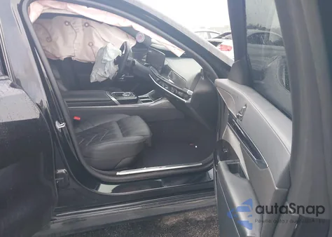 2024 BMW 740I xDrive z USA, uszkodzony, nr VIN WBA33EH07RCP70419